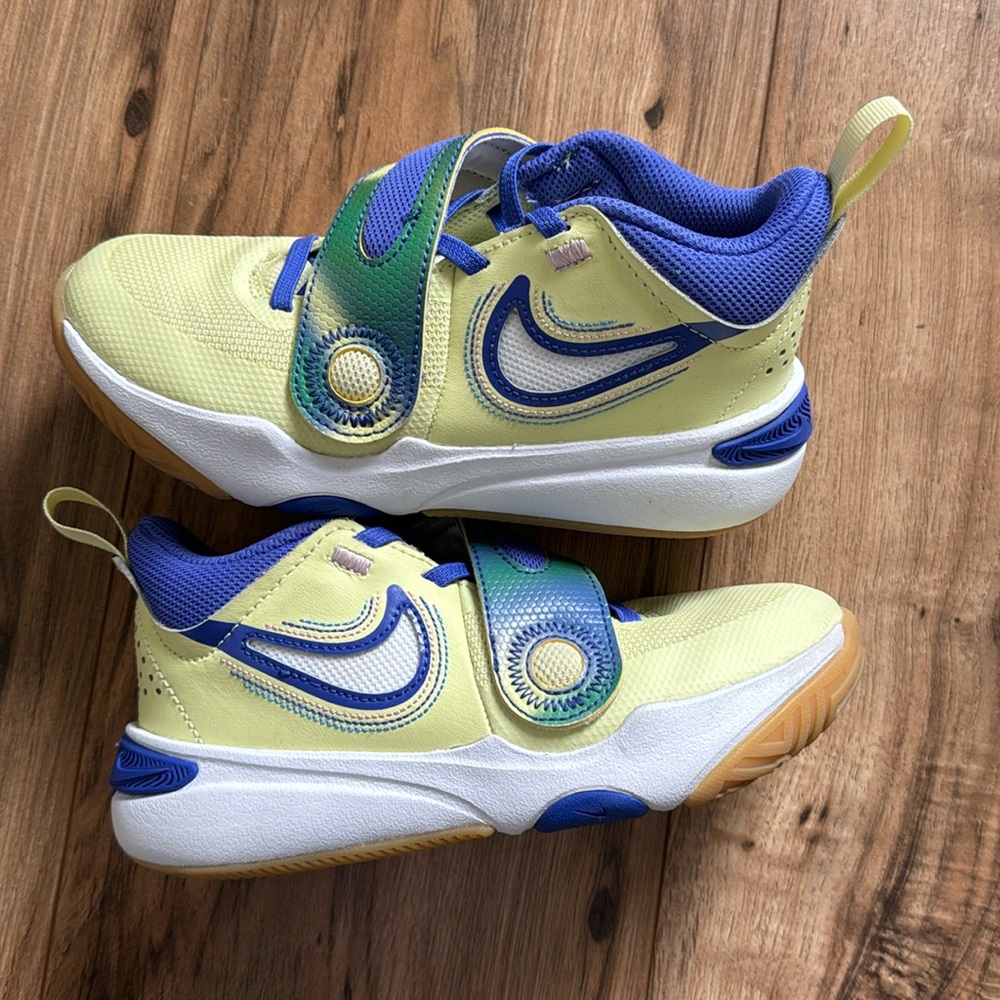 13.5 kids Nike bball shoes